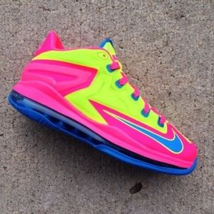 Nike labron 11 low GS Volt